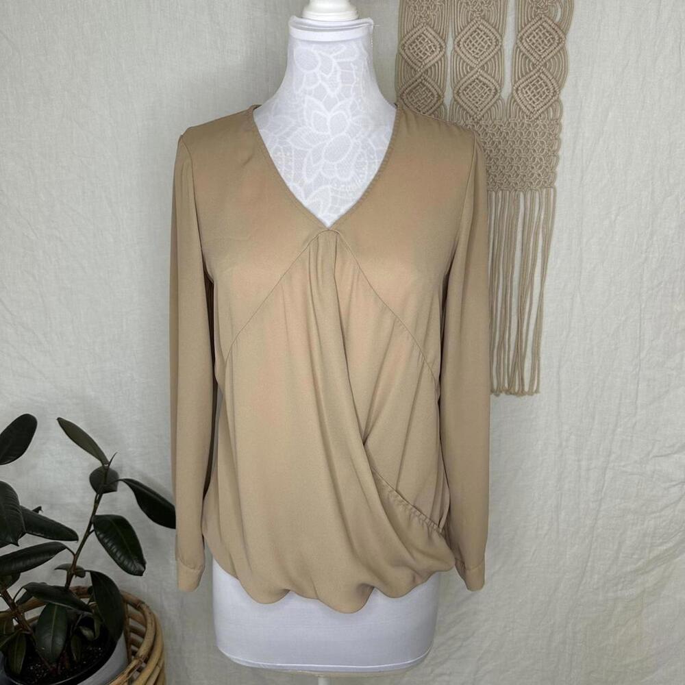 Ro & De Tan Long Sleeve V-Neck Blouse – Size M
